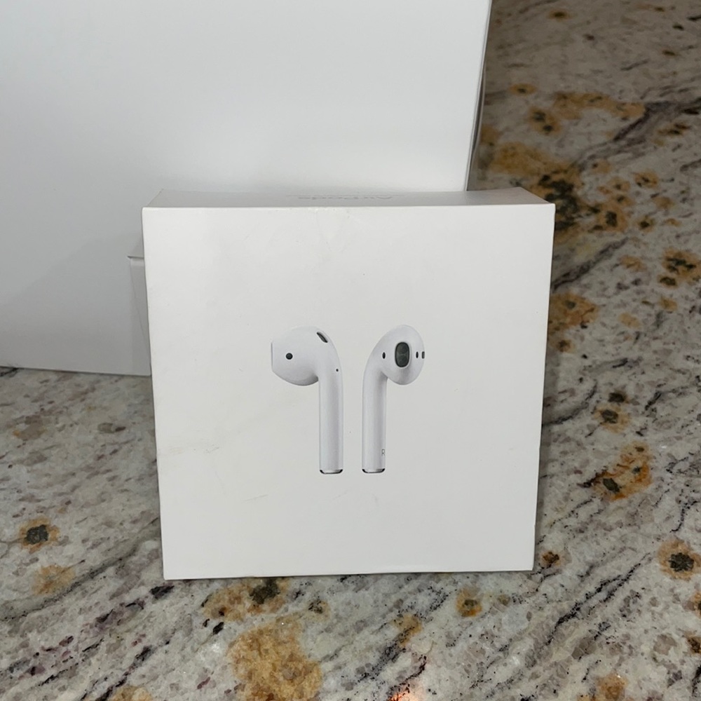 Apple AirPods empty charging case box